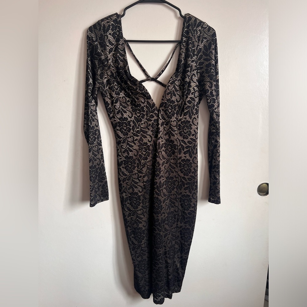 Long sleeve bandage dress. Place with black gold lace.